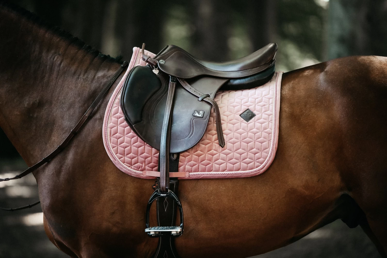 Kentucky Velvet Jump Saddle Pad Old Rose - Image 2