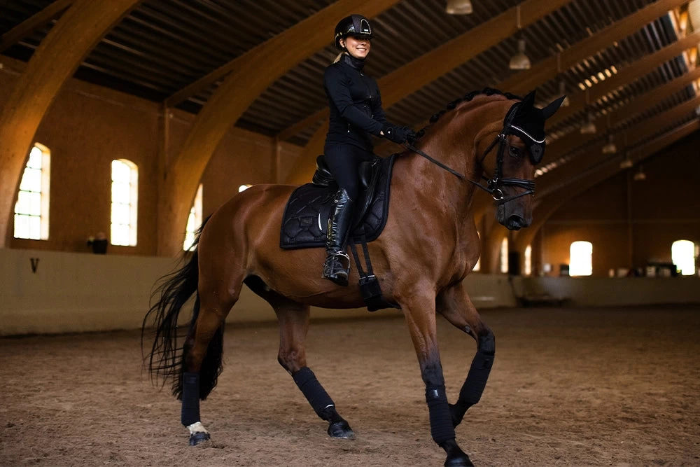Equestrian Stockholm Bandages All Black Glimmer - Image 4